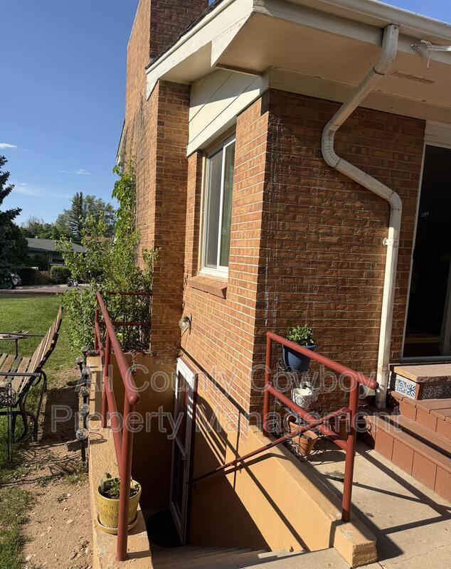 Building Photo - 1314 E Canby St