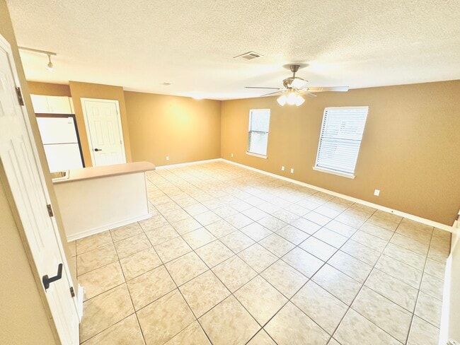 Building Photo - 622 Woodsman Dr