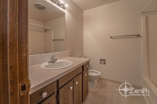 Building Photo - 3020 NE 78th Ave