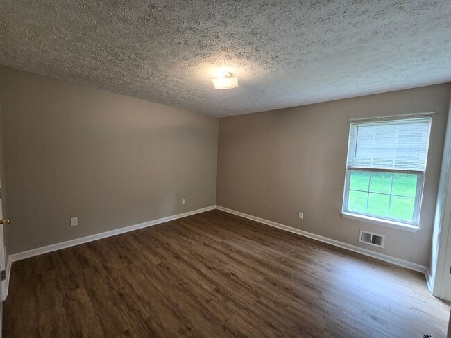 Building Photo - FOR RENT! Jeffersontown! 3 Bedrooms, 2 Full Bathrooms. $1,599/month. NEWer Paint, NEWer Hardwood ...