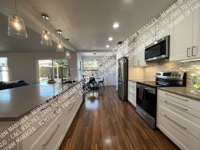 Building Photo - 645 Thompson Dr