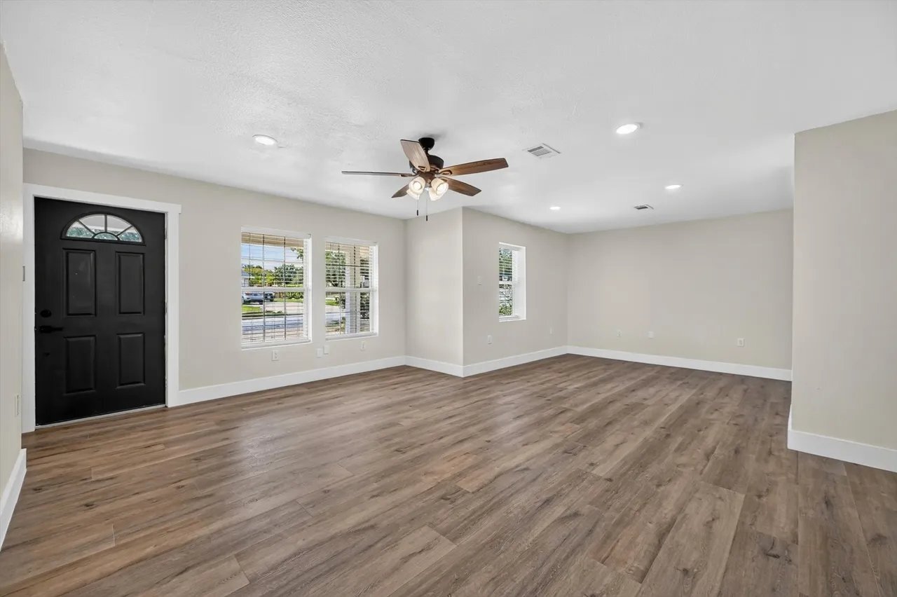 Building Photo - 1022 Denton Dr