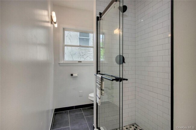 Building Photo - 142 Hudson Terrace