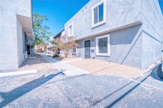 Building Photo - 1326 N Jones Blvd