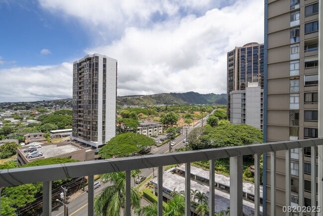 Building Photo - Beautifully maintained 1BR/1BA/1PKG unit i...