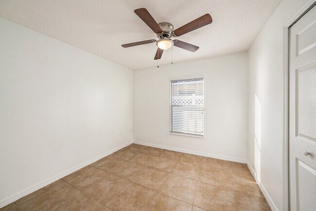 Building Photo - 1020 Brenton Leaf Dr