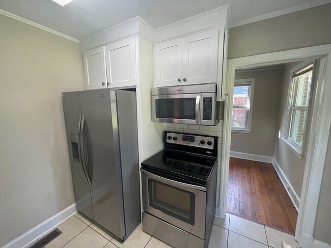 Building Photo - 2 Bedroom 1 Bath Bungalow in Rosewood