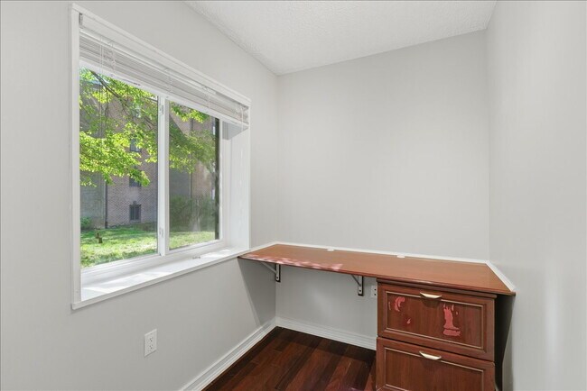 Building Photo - Contemporary 1BR / 1BA Condo in Reston – Utilities Included!