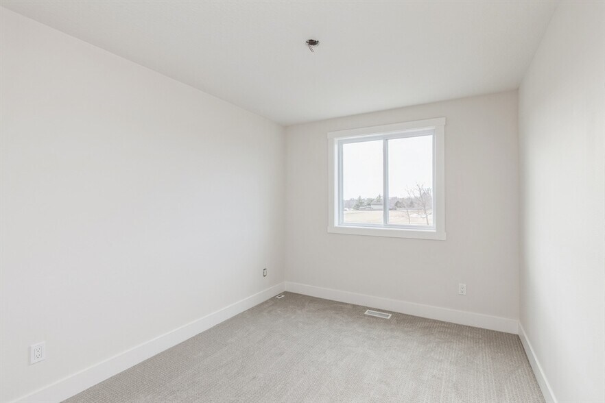 Building Photo - 915 Henryson St