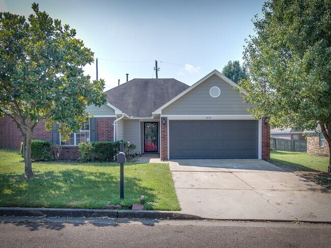 Primary Photo - Nice and Bright! 3BR/2B home available for...