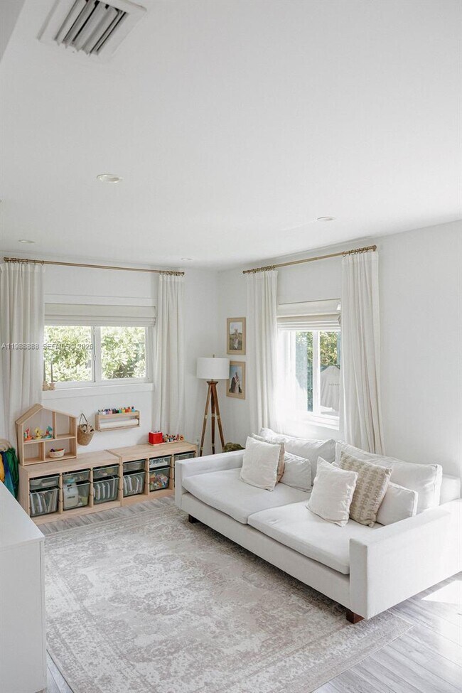 Building Photo - 3205 SW 68th Ave