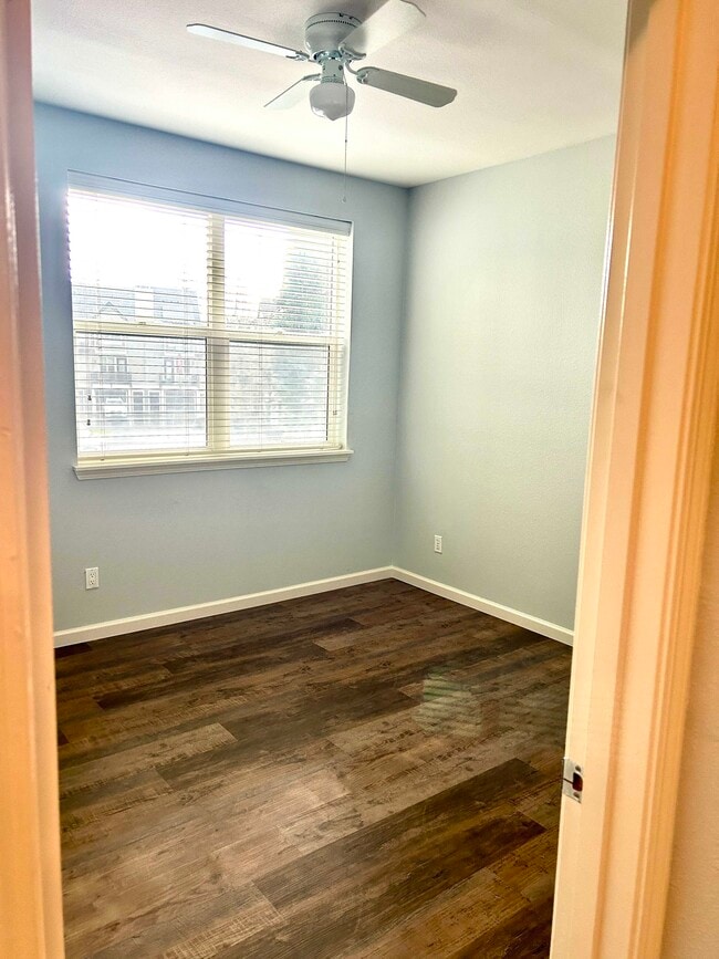 Building Photo - 1810 SE Cutter Ln