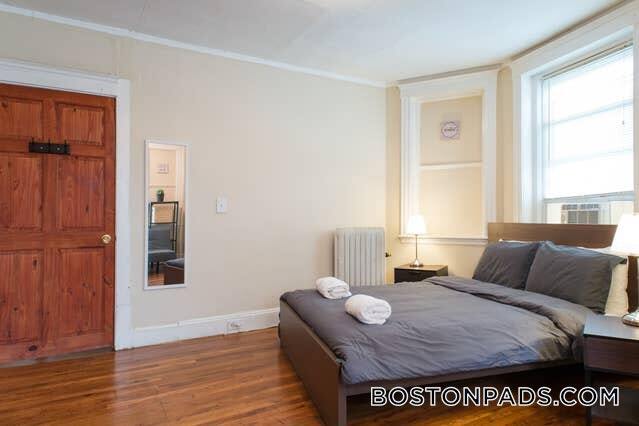 Building Photo - 244 Kelton St