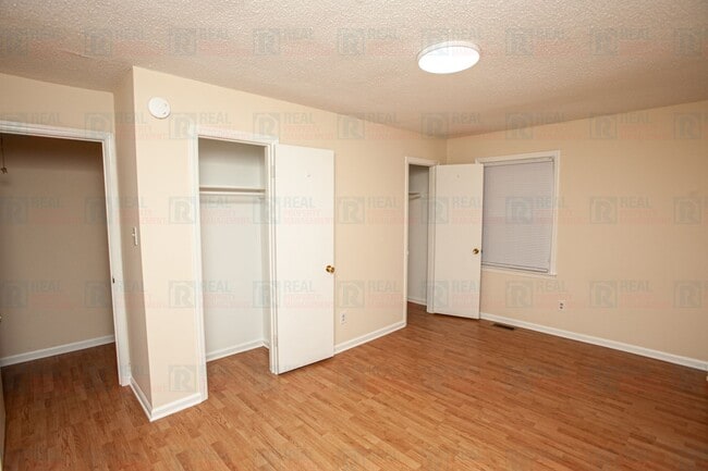 Building Photo - 8722 Rollingwood Rd