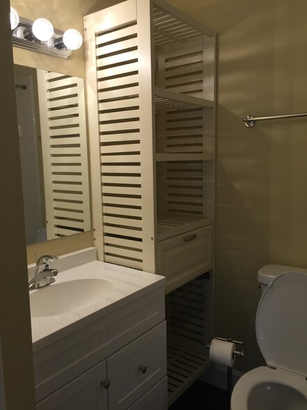 Bathroom w/ built in storage - 2241 W Pensacola St