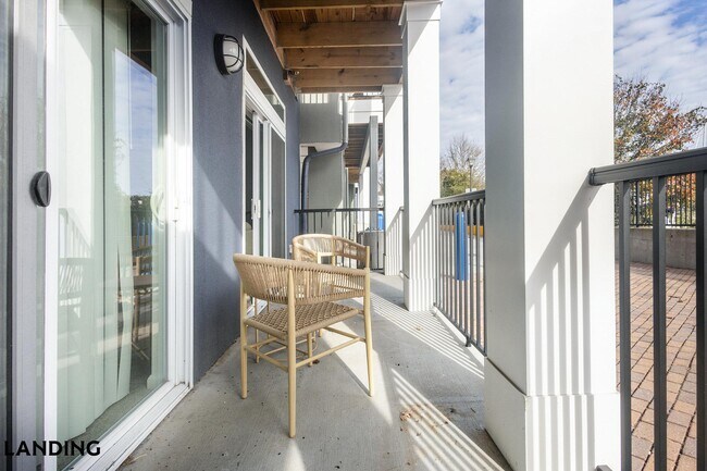 Building Photo - 4921 Pretty Lake Ave