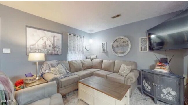 Building Photo - 2BR/ 1.5BA Townhouse in Bearden w/ 1 car garage