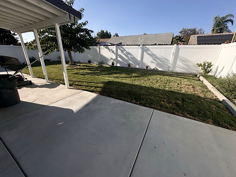 Building Photo - 238 Sunny Halo Ct