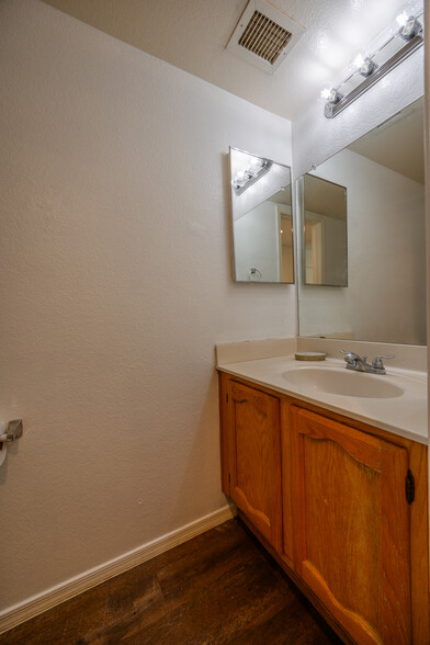 Building Photo - 1421 W Camino Ct