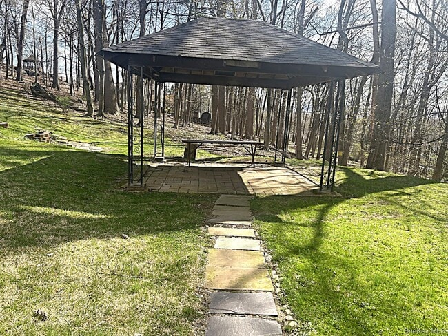 Building Photo - 8 Ridge St