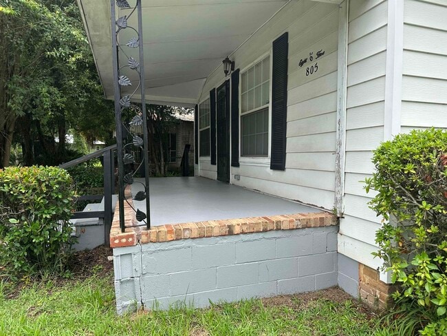 Building Photo - 805 Old Bainbridge Rd