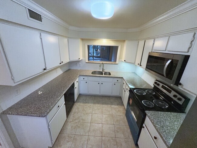 Building Photo - 2210 Dorrington St