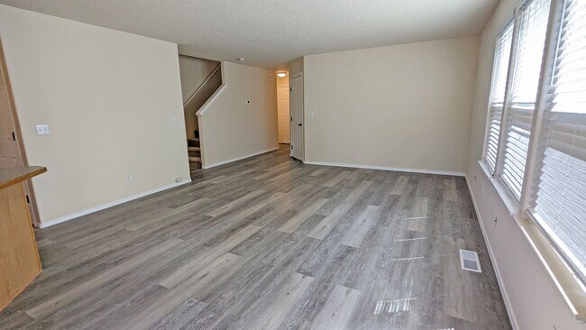 Building Photo - 3 bedroom 2.5 bath home