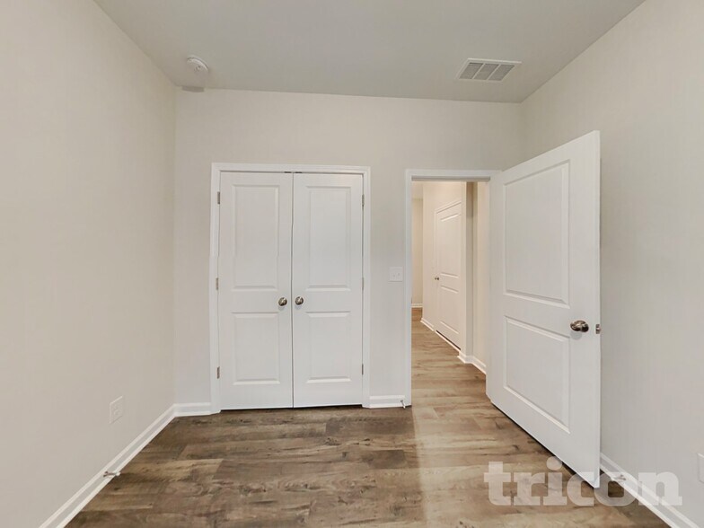 Building Photo - 203 Chapelcrest Ln