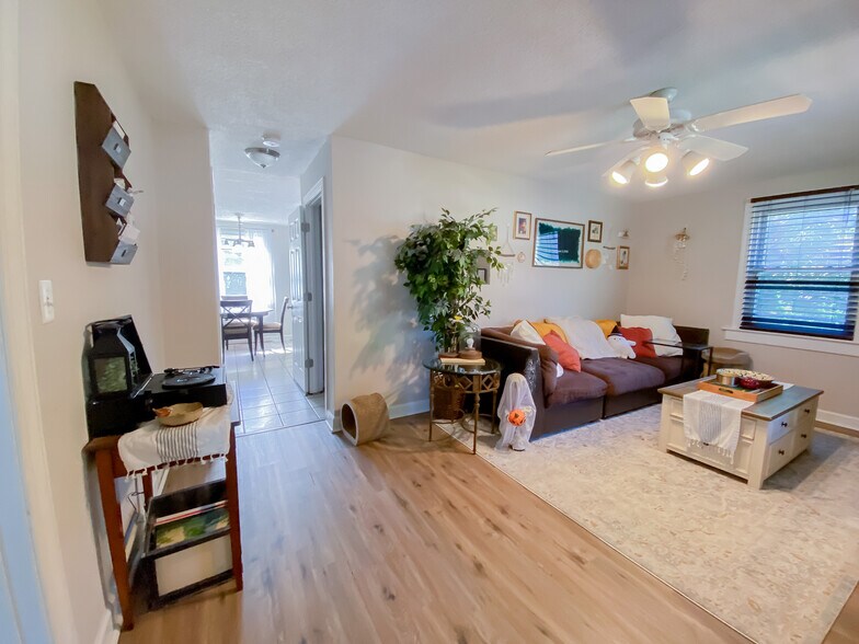 Building Photo - 18 Morrison Ave