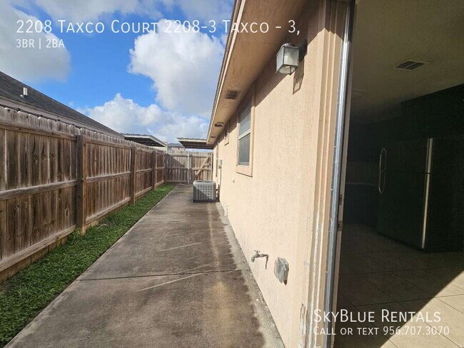Building Photo - 2208 Taxco Ct