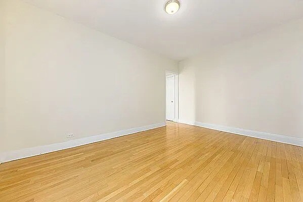 Building Photo - 43-28 39th Pl