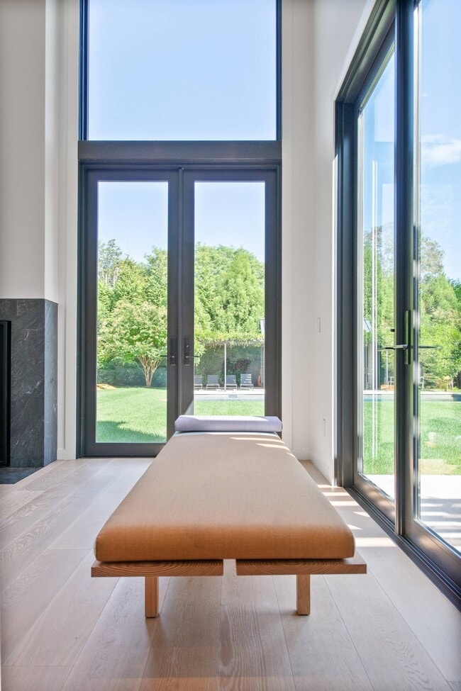 Building Photo - 60 Gansett Ln