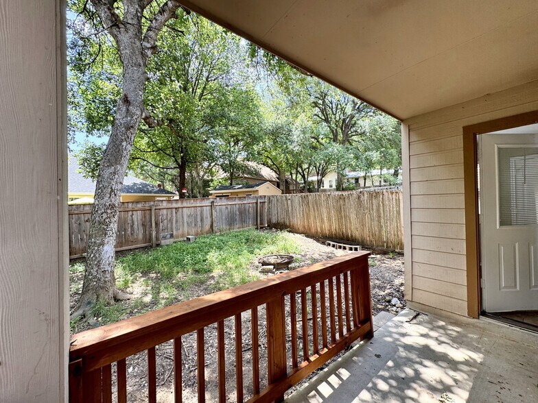 Building Photo - 831 Sagewood Trail