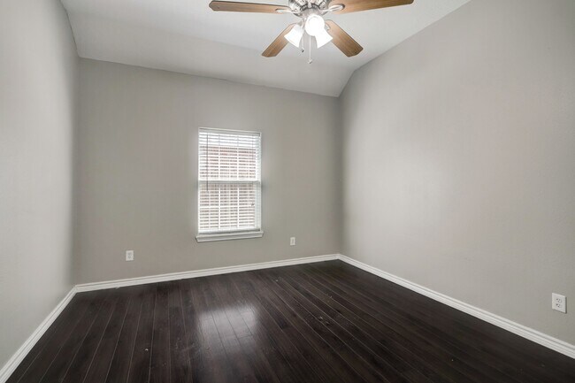 Building Photo - 2707 Lake Breeze Ln