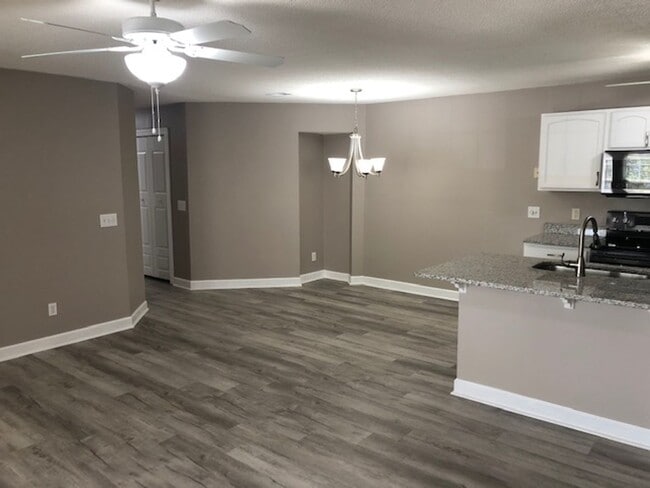 Building Photo - 4384 Daphne Ln