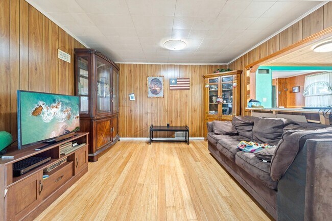 Building Photo - 44 McGregor Ave