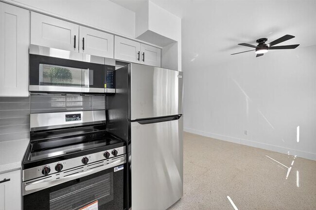 Building Photo - 1821 Middle River Dr