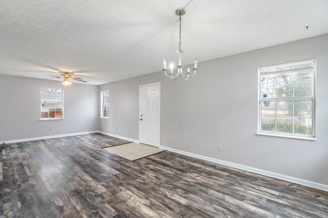 Building Photo - 2603 Louise Ave