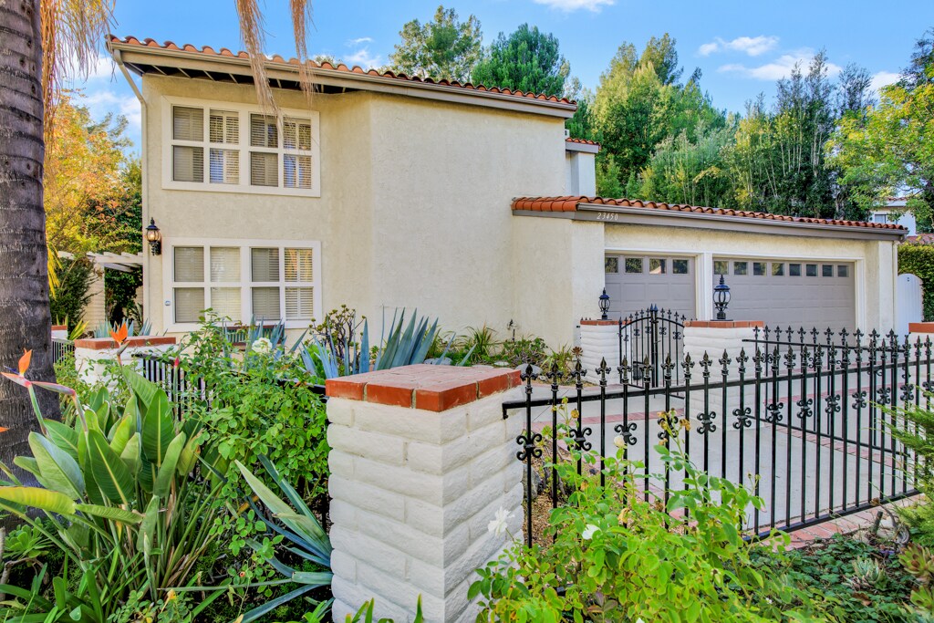 Building Photo - 23450 Park Hermosa