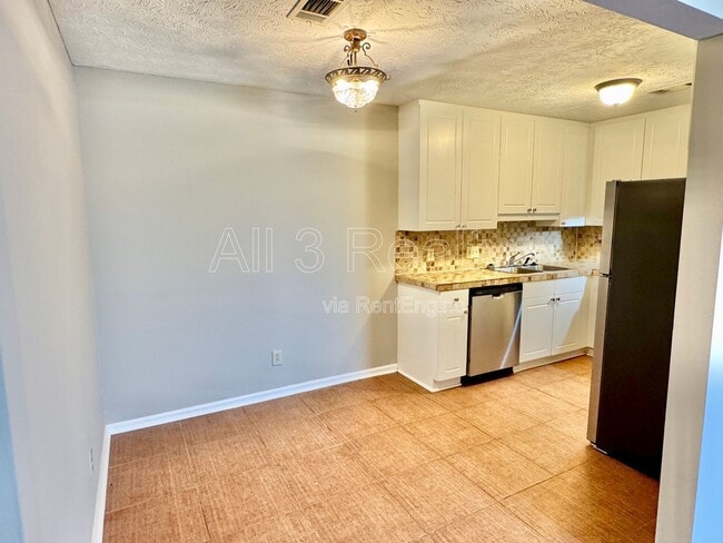 Building Photo - 5931 Brewbaker Blvd