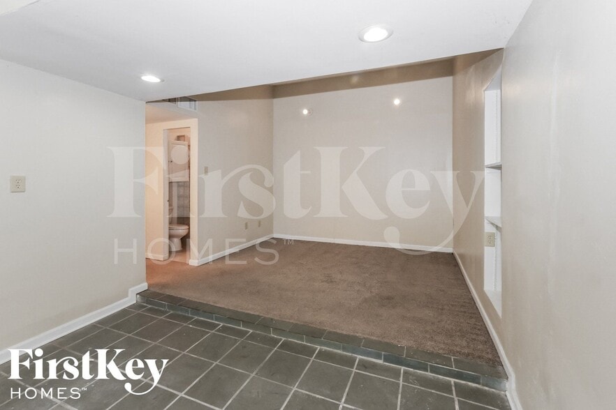 Building Photo - 5233 Edenshire Ave