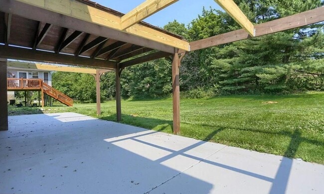 Building Photo - 1140 Loop Dr