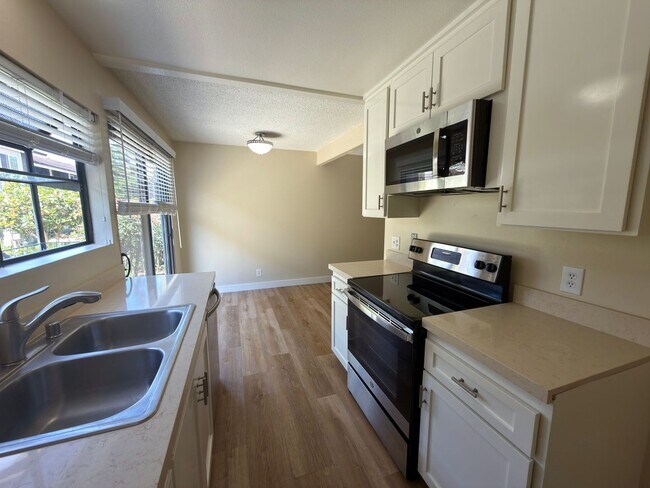 Building Photo - IRVINE 1 BED, 1 BATH CONDO- $2,475 ("THE SPRINGS" COMMUNITY)