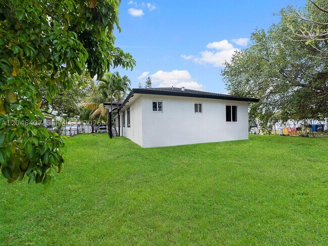 Building Photo - 26650 SW 138th Ct