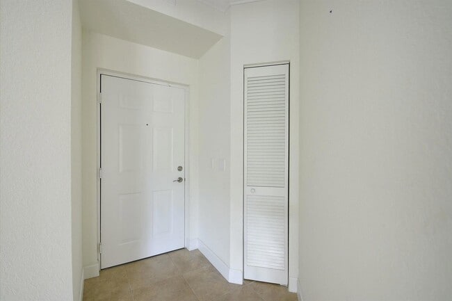 Building Photo - 1405 Renaissance Way