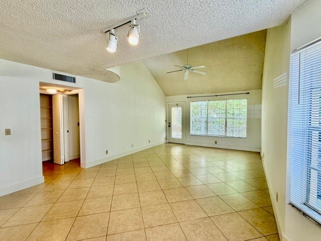 Building Photo - 6308 La Costa Dr