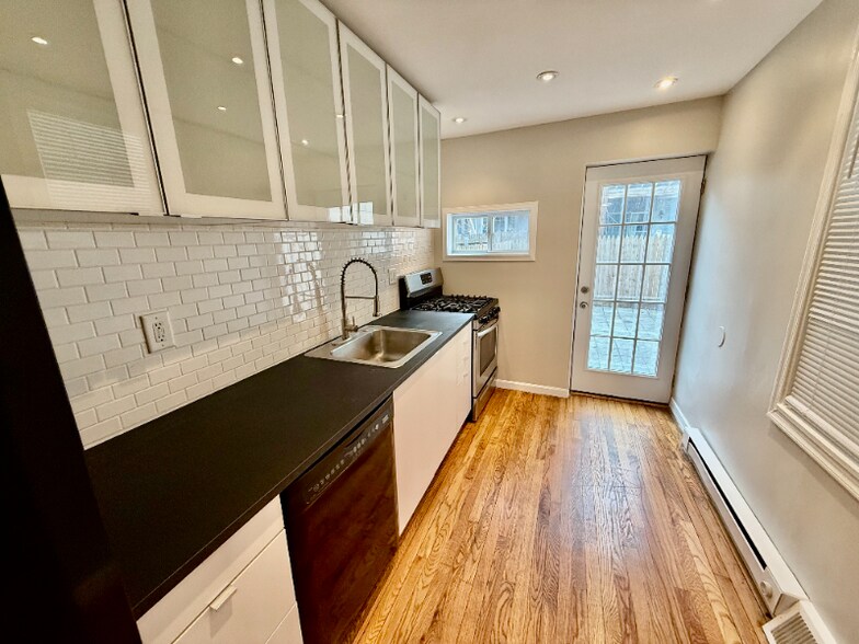 Building Photo - 1302 N Randolph St