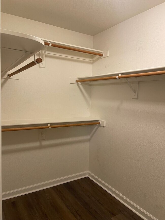 Building Photo - 3 BED 2 BATH HOUSE WITH FENCED BACKYARD IN THE COUNTRY HEIGHTS SUBDIVISION