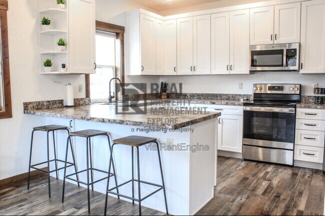 Building Photo - 1029 4th Ave W