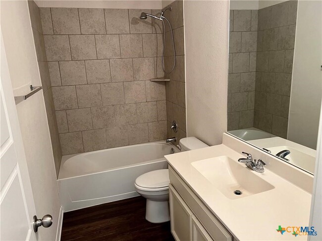 Building Photo - 533 Summersweet Rd